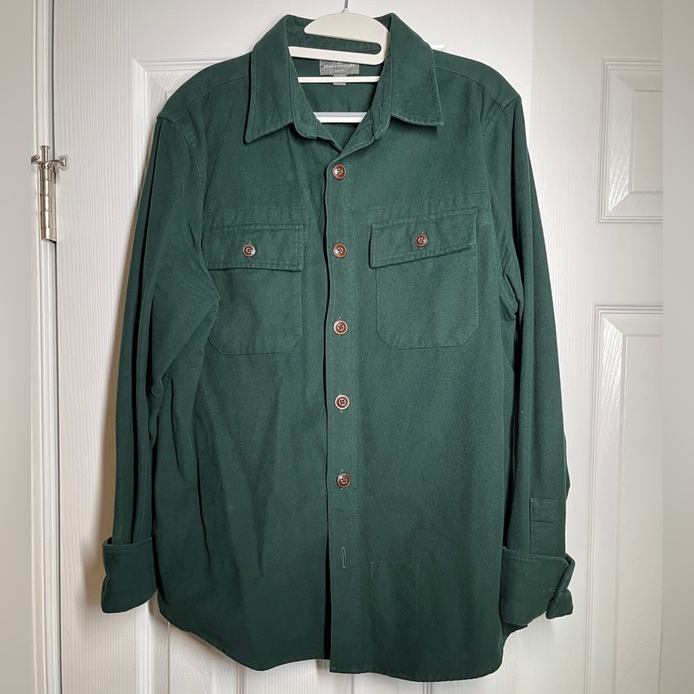 L.L. Bean Green Casual Button Down Shirt (Medium Regular, Slim Fit)